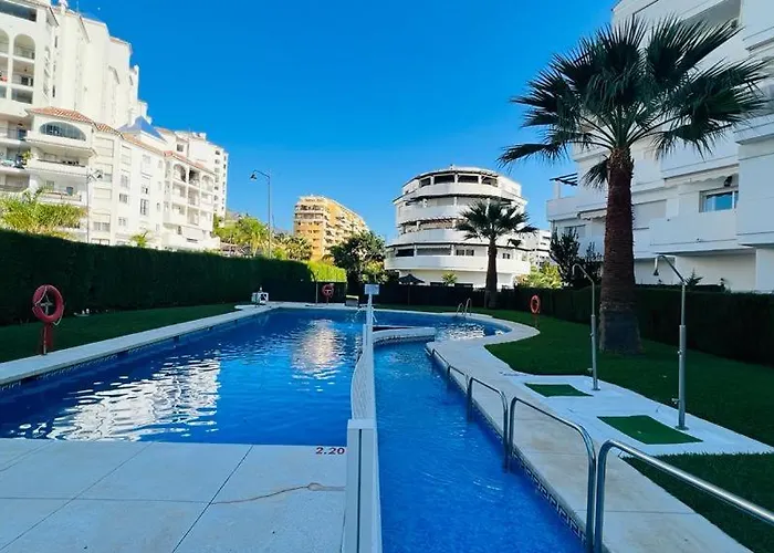 Un Balcon A Εστεπόνα